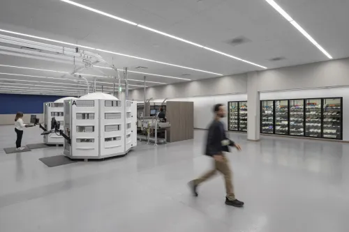 U of M Specialty Pharmacy_09